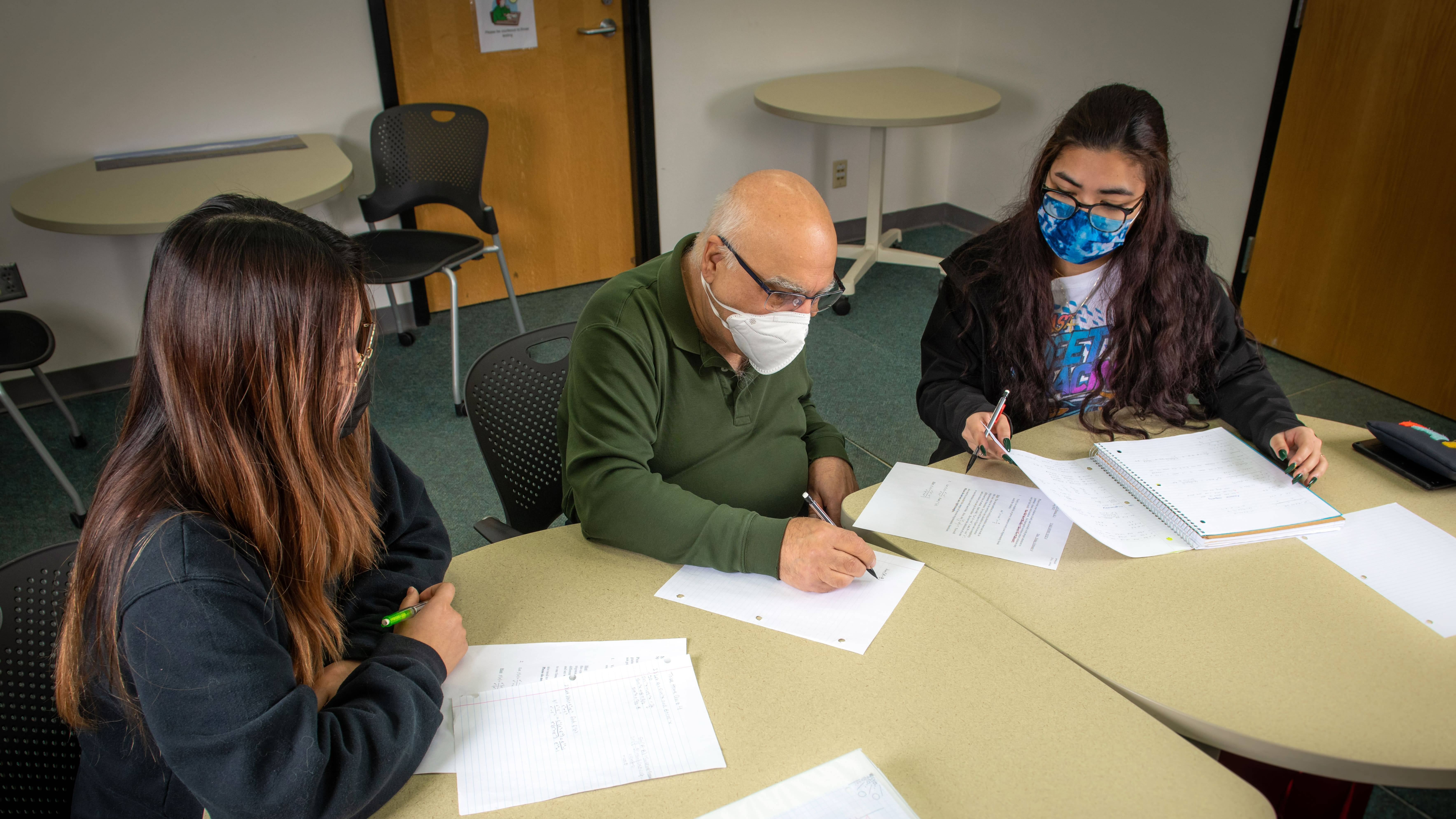 Math Lab Department of Mathematics and Statistics University of